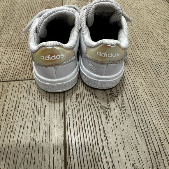 Adidas Grand Court 2.0 I 'White Iridescent' toddler sneakers. - Picture 2 of 5